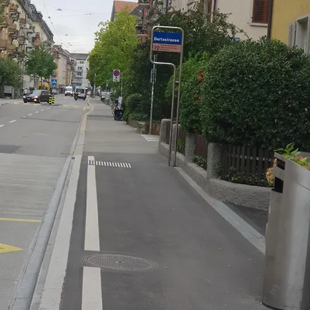 Zuerizimmer Δωμάτια σε οικογενειακή κατοικία